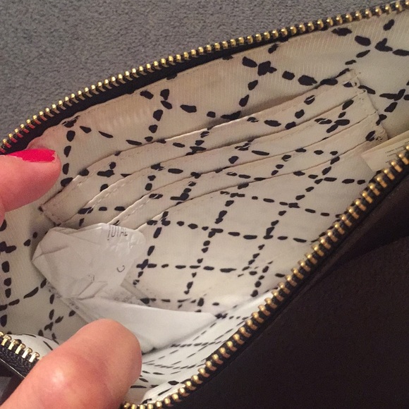 Kate Spade wristlet - Picture 3 of 3